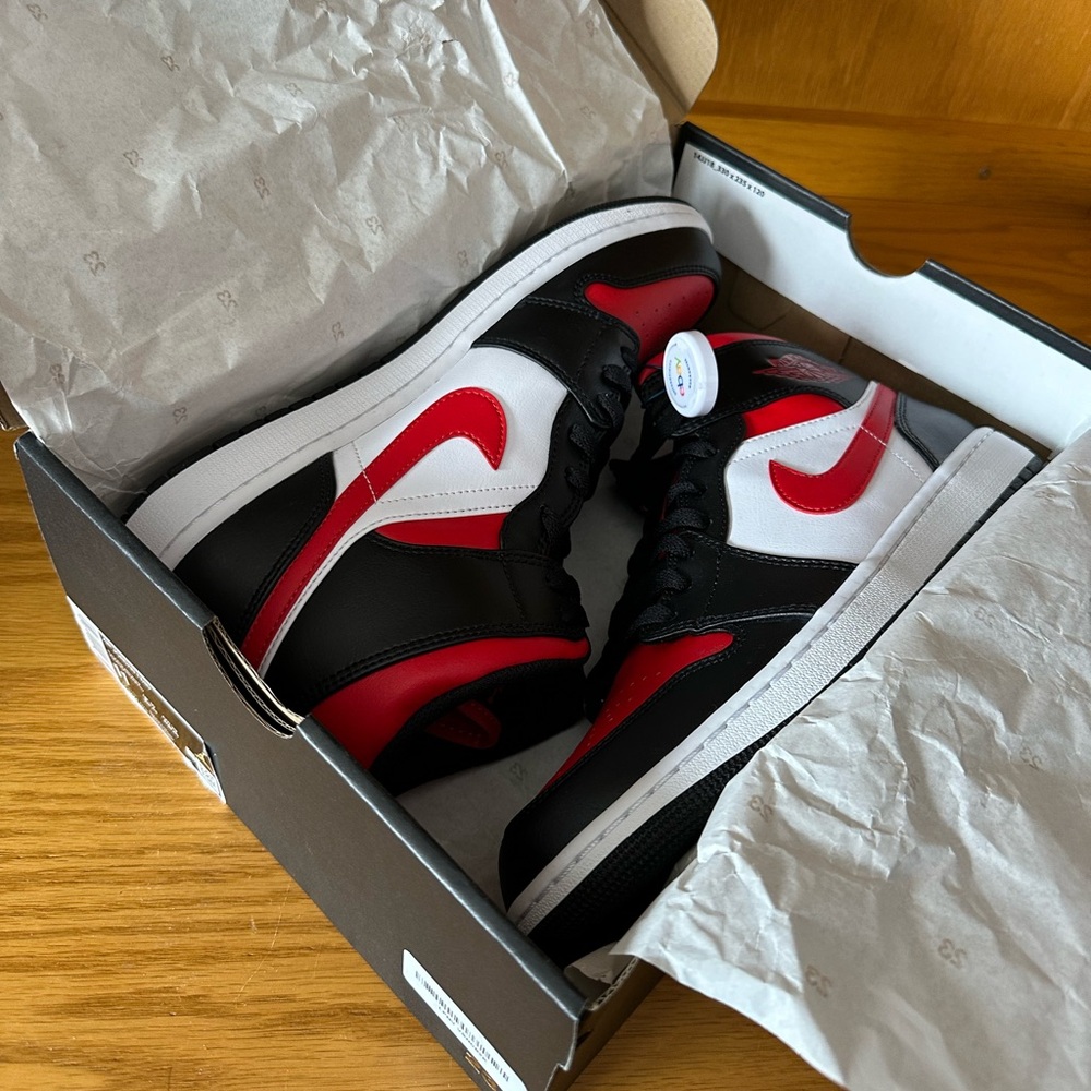 Nike Air Jordan 1 Mid - Black/Fire Red White size 11